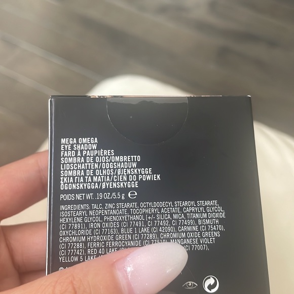 Mac Eyeshadow - Picture 3 of 5